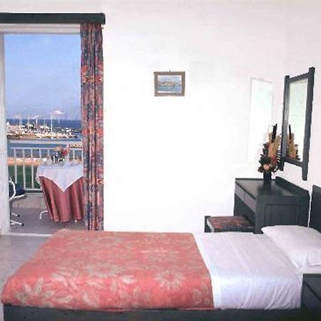 Bousoulas Apartments อายิโอสนิโกลาโอส ภายนอก รูปภาพ